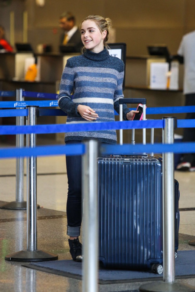 Index of /wp-content/uploads/photos/kiernan-shipka/lax-airport-in-la