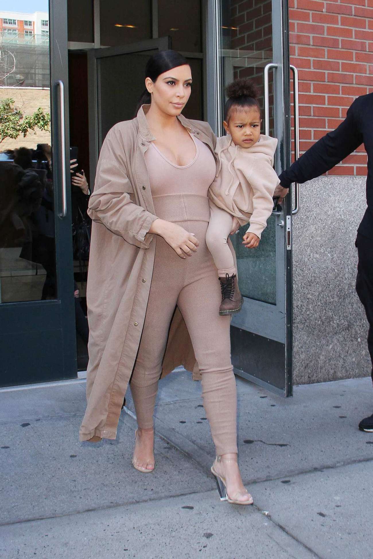 Kim Kardashian 2015 : Kim Kardashian and Daughter North West -07