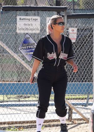 Kim Kardashian - Filming a KUWTK with a baseball game in LA