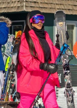 Kim Kardashian - Hitting the slopes in Aspen