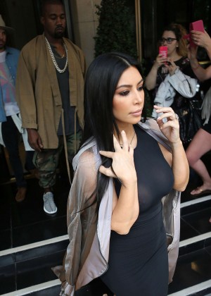 Kim Kardashian - Leaving the Dorchester Hotel in London