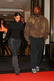 Kim Kardashian with Kanye West - Exit their hotel in New York