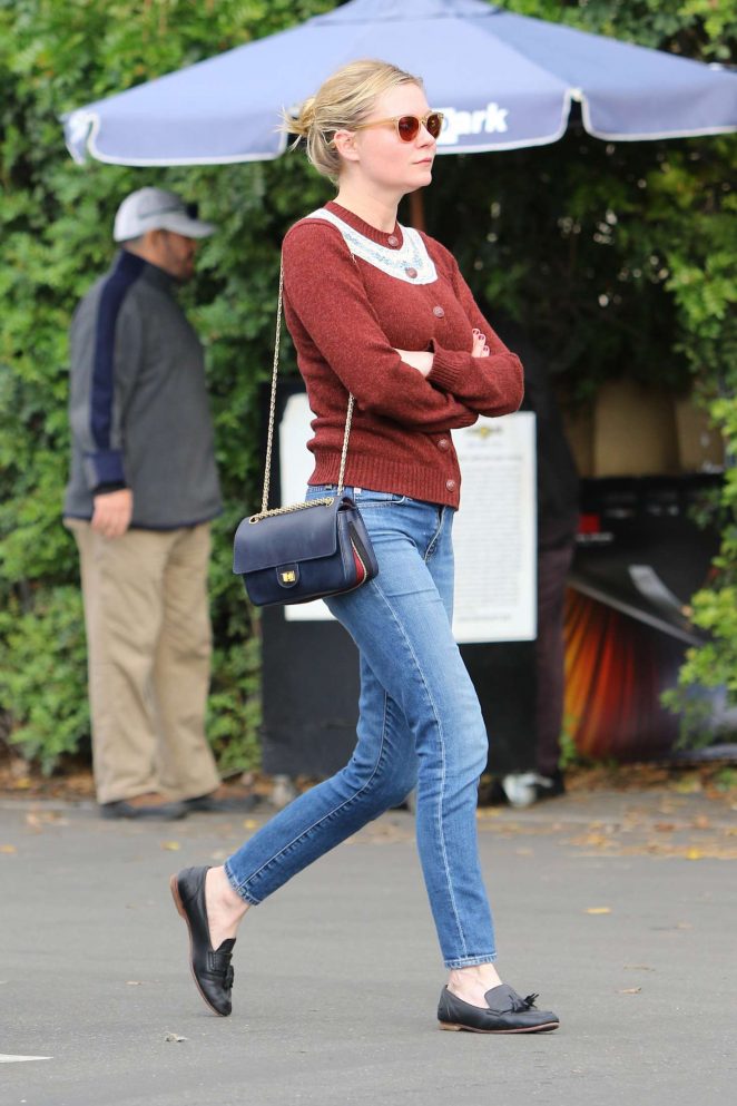 Kirsten Dunst in skinny jeans -04 – GotCeleb