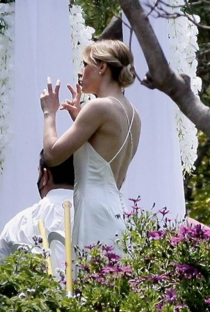 Kristen Bell - on the set of 'The Woman in the House' in Malibu