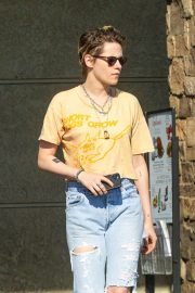 Kristen Stewart in Ripped Jeans - Out in Los Feliz