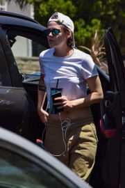 Kristen Stewart - Out in Los Feliz