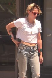 Kristen Stewart - seen out running errands in Los Angeles