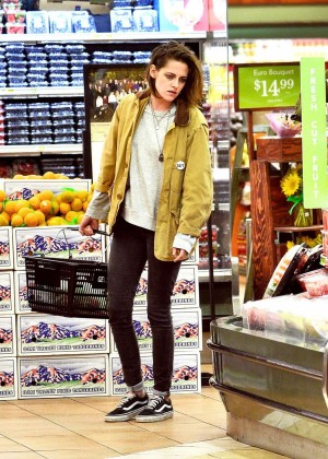 Kristen Stewart Shopping in Hollywood