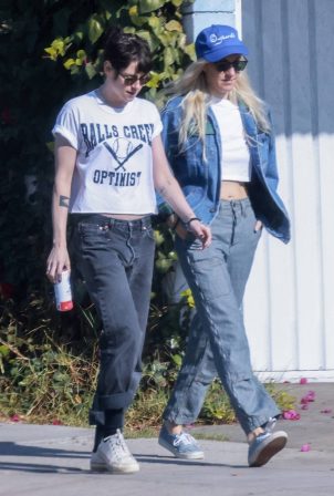 Kristen Stewart - With Dylan Meyer enjoying lunch in Los Feliz