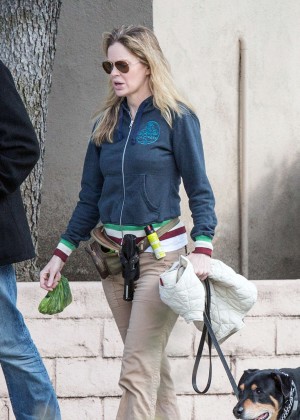 Kristin Bauer van Straten - Walking her dog in Los Angels