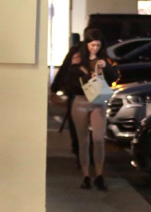 Kylie Jenner - Have dinner at Tra di Noi in Malibu