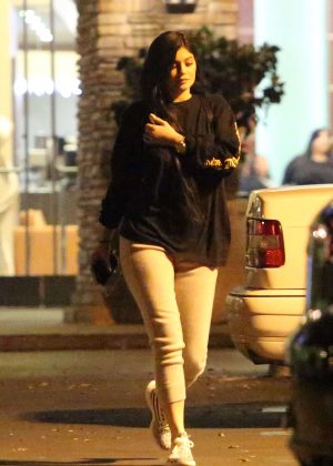 Kylie Jenner - Night out in Calabasas