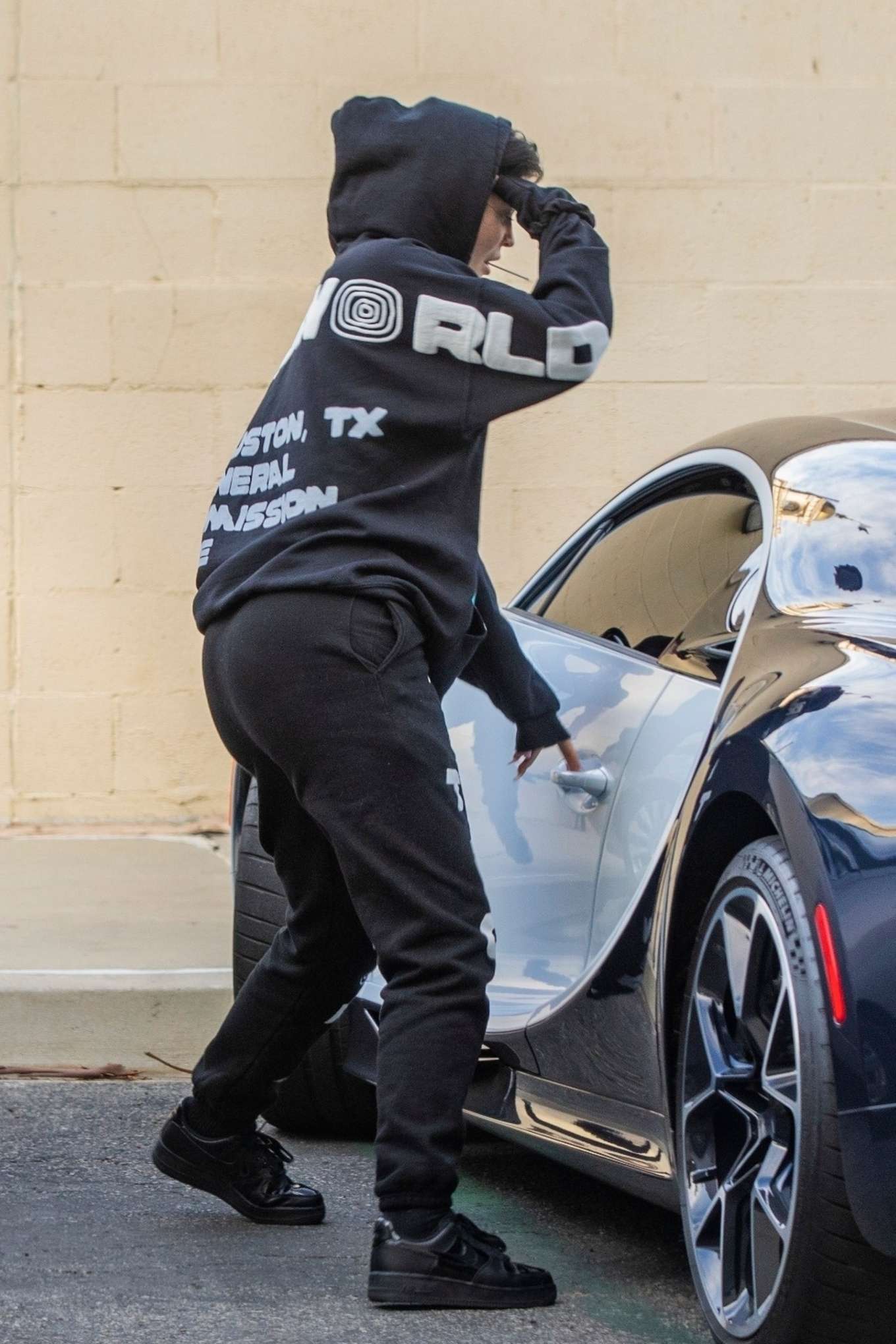 kylie jenner sweatsuit