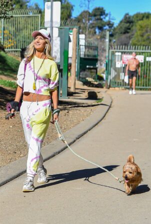 Lady Victoria Hervey - Taking her pooch for a walk in Los Angeles