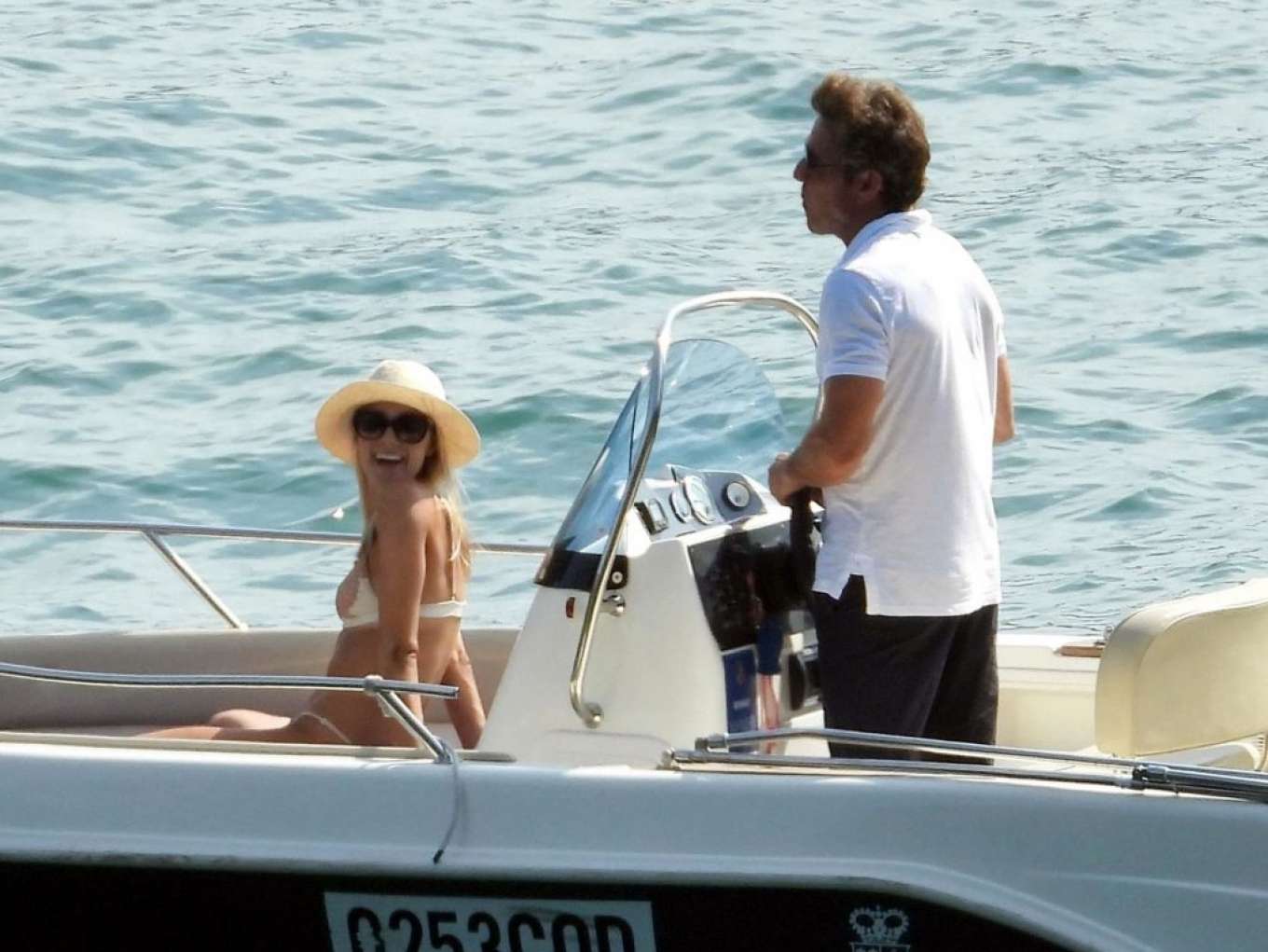 Laura Savoie and Dennis Quaid â€“ In bikini on holiday at Villa Dâ€™Este in Lake Como