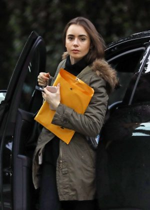 Lily Collins - Head to a yoga studio in Los Angeles