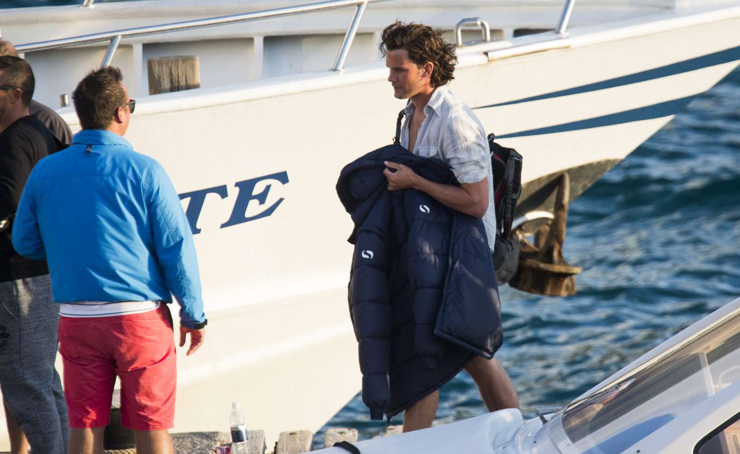 Lily James and Jeremy Irvine filming Mamma Mia 2 -06 | GotCeleb