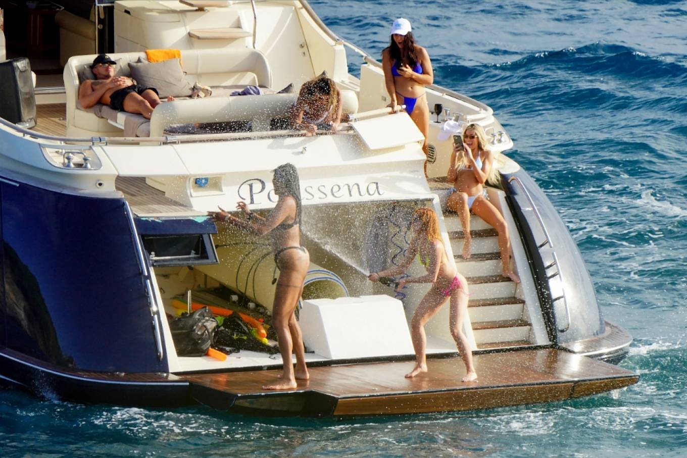 Index of wp-contentuploadsphotosliz-cambageon-a-yacht-with-friends-and-cham