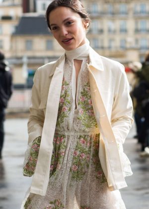 Lola Le lann - Giambattista Valli Fashion Show in Paris