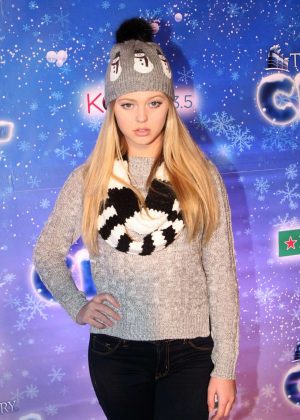 Loren Gray - The Queen Mary's CHILL Tree Lighting Ceremony in Long Beach