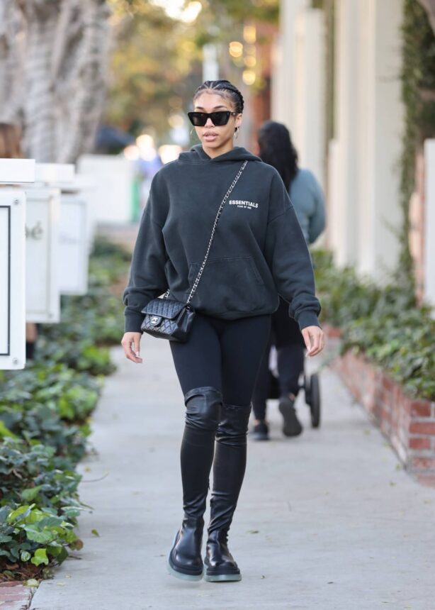 Index of /wp-content/uploads/photos/lori-harvey/wears-thigh-high-boots ...