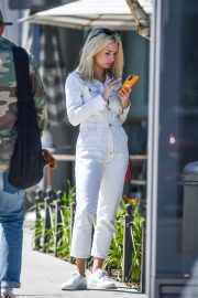 Lottie Moss - Waited for a cab in Los Angeles