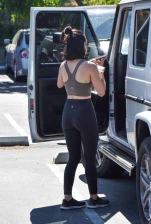 Lucy Hale - Solo hike in Studio City
