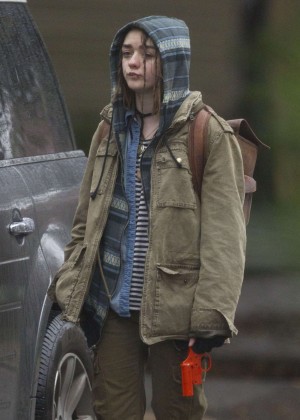 Maisie Williams - On Set Of "The Devil And The Deep Blue Sea" in New Orleans