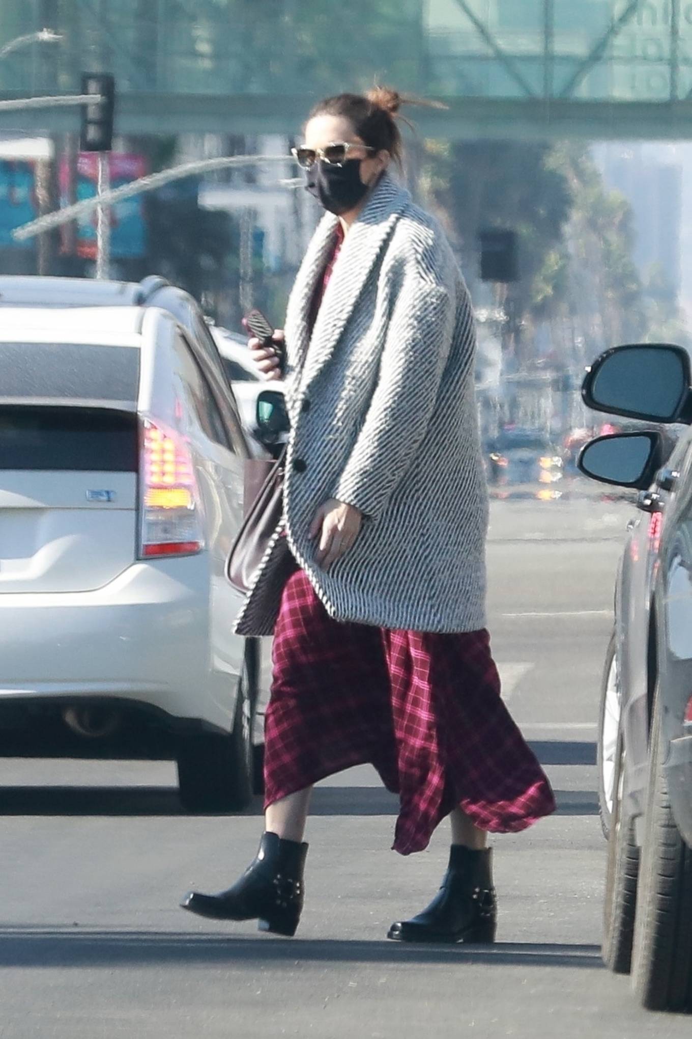 Mandy Moore – Seen at a acupuncture clinic in Los Angeles