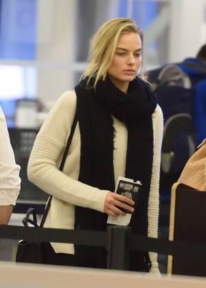 Margot Robbie - Arrives at JFK Airport in NYC
