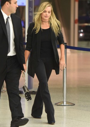 Margot Robbie - Arriving at JFK Airport in New York City