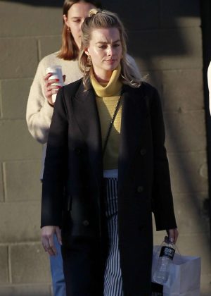 Margot Robbie - Out with her friends in Los Angeles