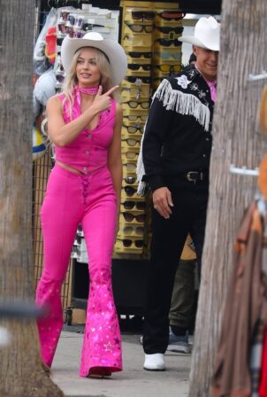Margot Robbie - Seen on the set of 'Barbie' Movie in Venice