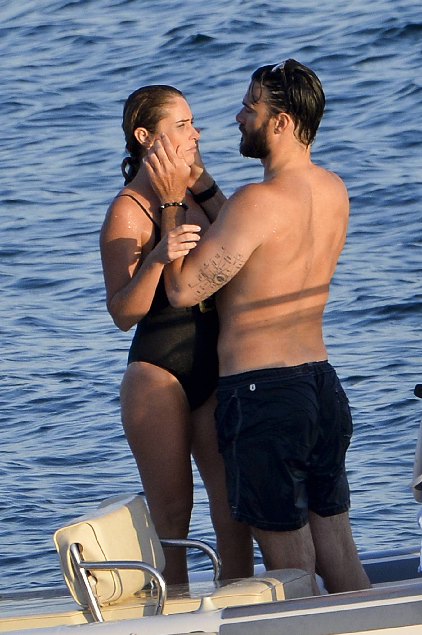 Maria Elena Boschi in a bikini with Giulio Berruti in a boat in Porto