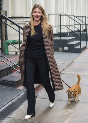 Martha Hunt - Takes her dog out for a walk in NYC