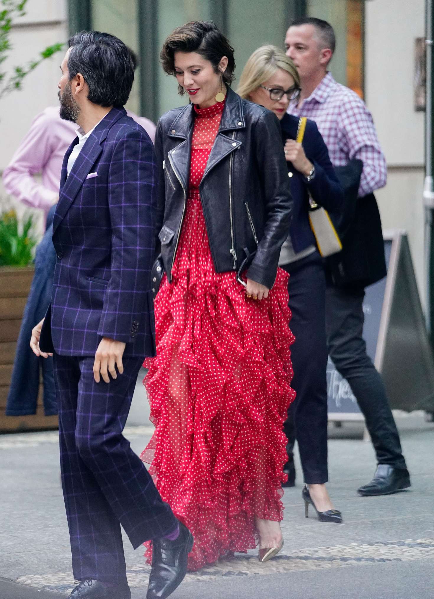 Mary Elzabeth Winstead and Ewan McGregor: Head out of their hotel -15