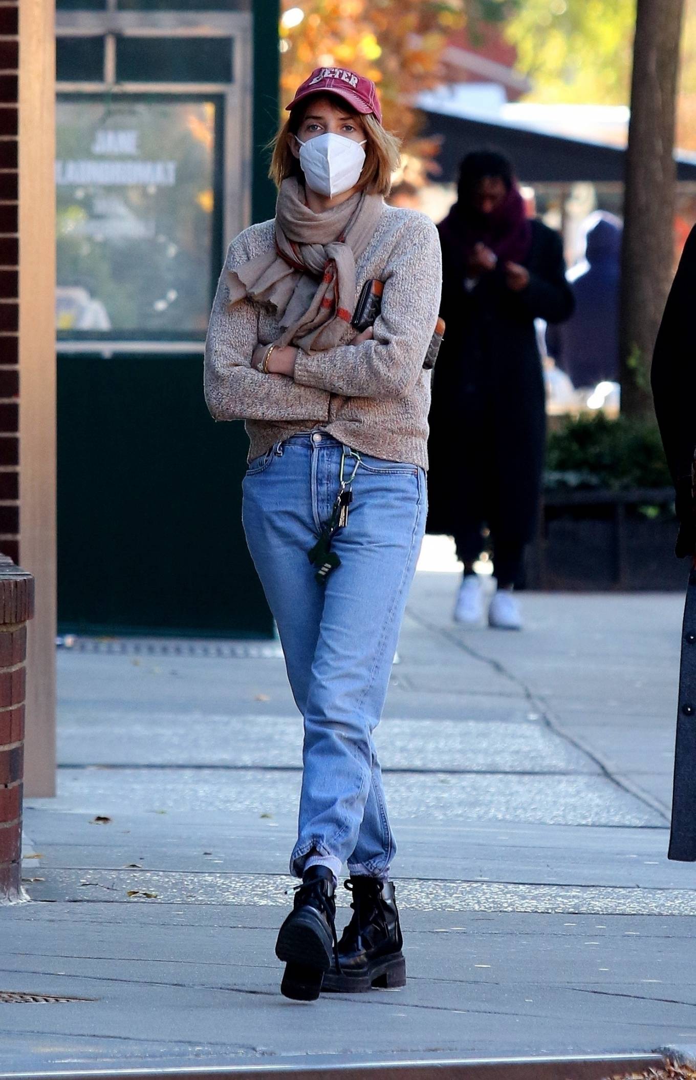 Maya Hawke - Out for a lunch with a friend in Manhattans West Village