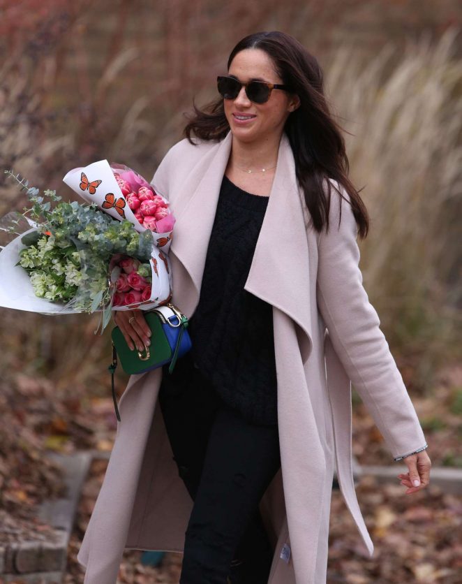 Meghan Markle: Shopping for flowers -09 | GotCeleb