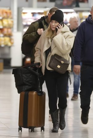 Michelle Collins - Seen at Malaga airport in Luton