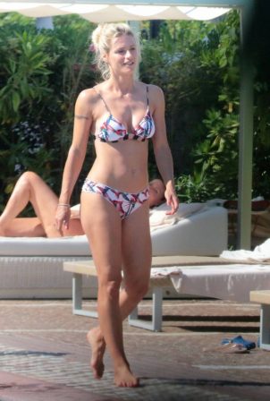 Michelle Hunziker - In bikini At a Pool in Milano