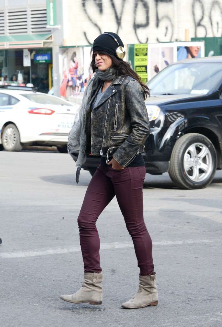 Michelle Rodriguez 2015 : Michelle Rodriguez in Tight Jeans -03