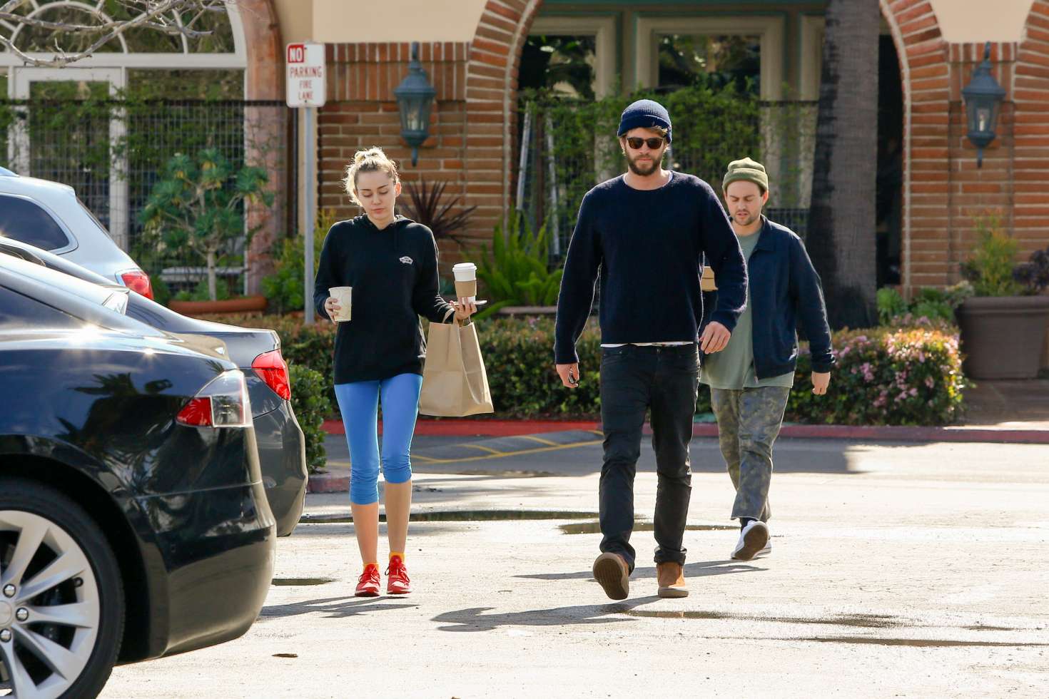 Miley Cyrus 2017 : Miley Cyrus and Liam Hemsworth at Ollo restaurant -06