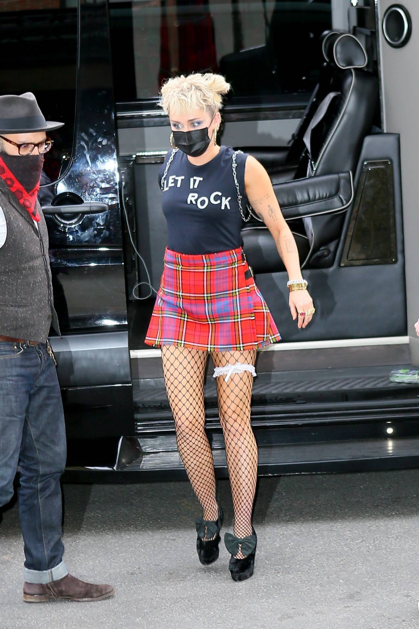 Miley Cyrus – Dons punk rock style at her hotel in New York | GotCeleb