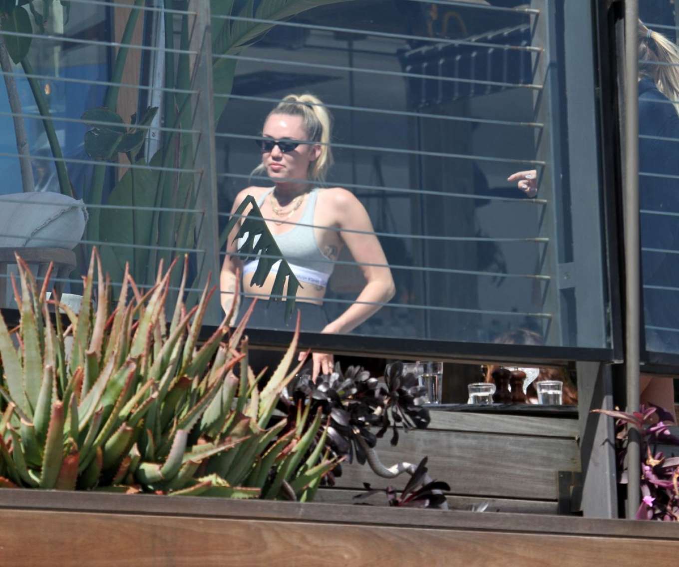 Miley Cyrus 2018 : Miley Cyrus in Tights Out for lunch in Malibu -03