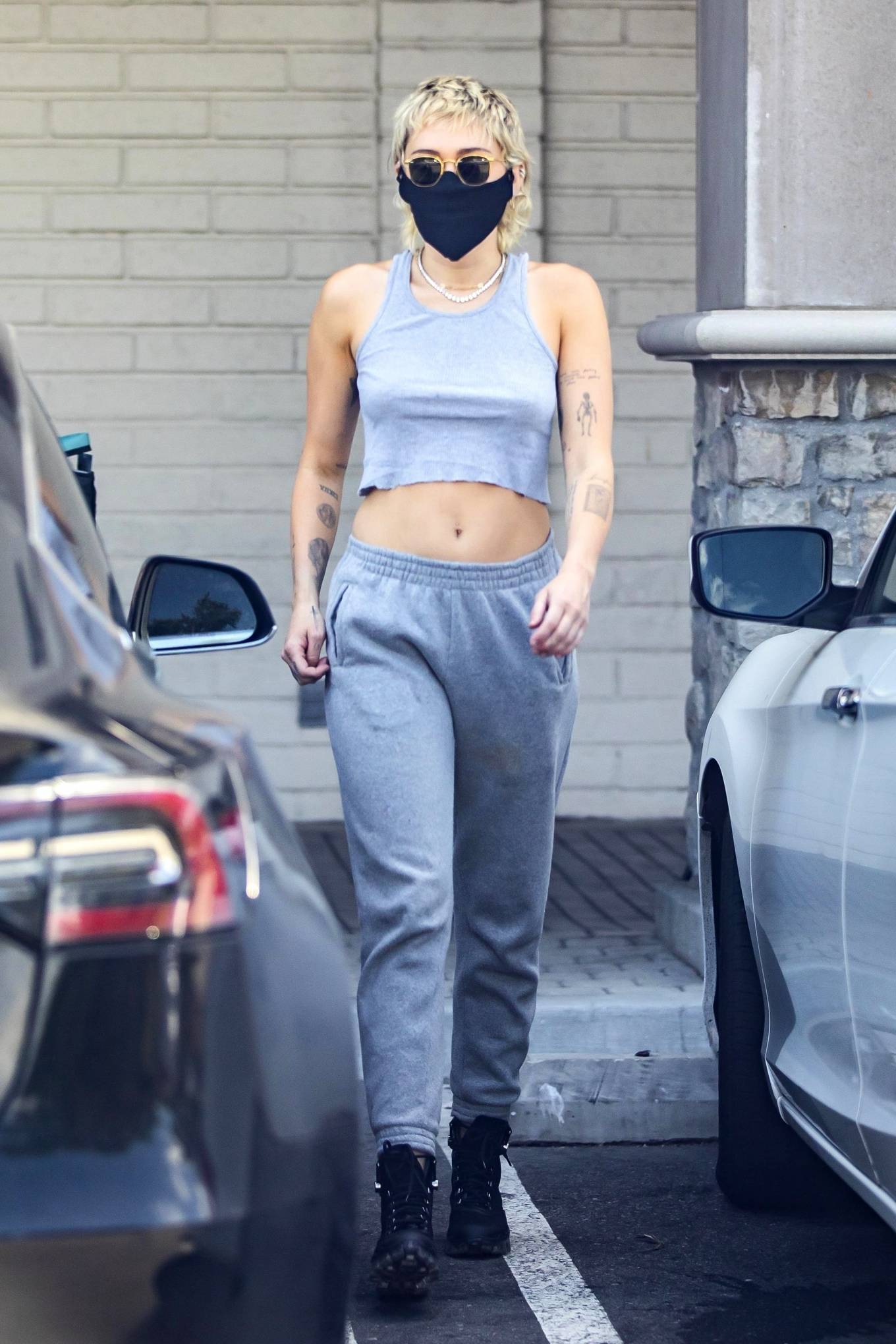 Miley Cyrus 2020 : Miley Cyrus – Leaves CVS pharmacy in Calabasas-01