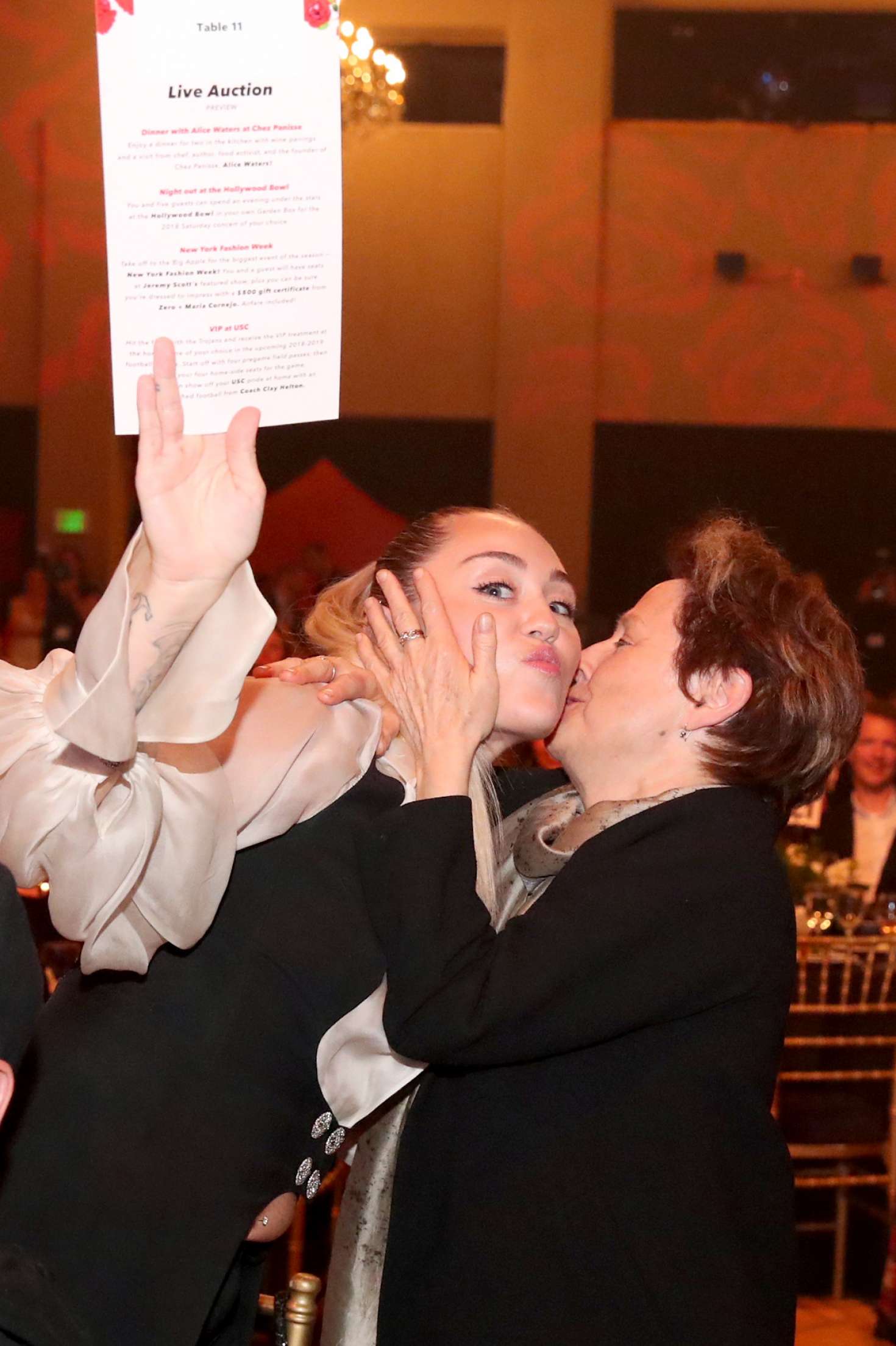 Miley Cyrus 2018 : Miley Cyrus: My Friends Place 30th Anniversary Gala -03