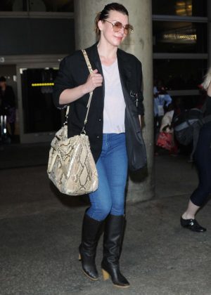 Milla Jovovich - Arrives to LAX Airport in Los Angeles