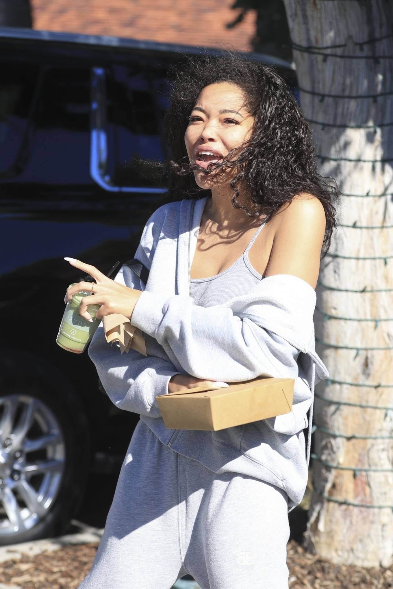 Ming Lee Simmons 2024 : Ming Lee Simmons – Stepping out for a casual lunch at Jaydes Market in Los Angeles-19