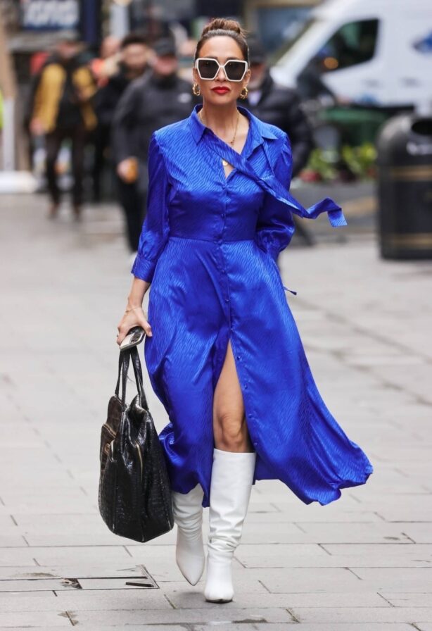 Index of /wp-content/uploads/photos/myleene-klass/wearing-metallic-blue