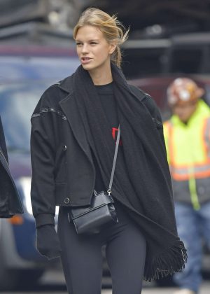 Nadine Leopold - Heads to the gym in New York City